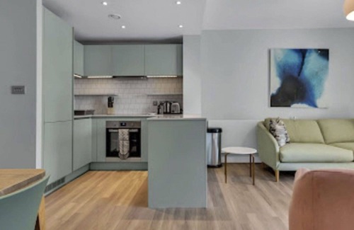 Wembley Park Apartment | Beautiful apartment for 4 guests with WIFI, TV and terrace