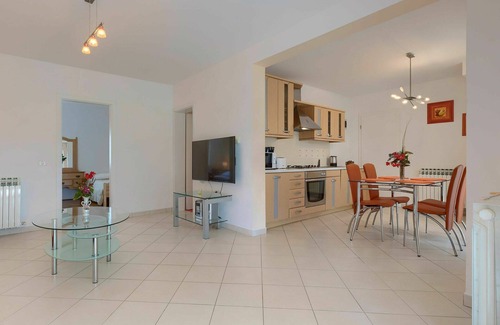 Debeljuhi Apartment | Beautiful apartment for 4 people with WIFI, A/C, pool, TV and terrace