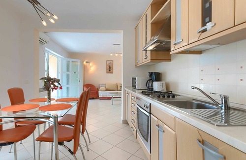 Debeljuhi Apartment | Beautiful apartment for 4 people with WIFI, A/C, pool, TV and terrace