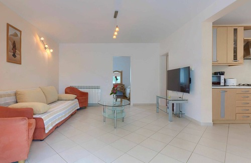 Debeljuhi Apartment | Beautiful apartment for 4 people with WIFI, A/C, pool, TV and terrace