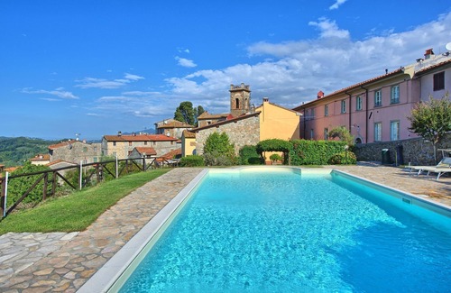 Massarosa Apartment | Beautiful apartment for 2 people with pool, WIFI, close to Viareggio
