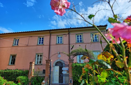 Massarosa Apartment | Beautiful apartment for 4 guests with WIFI, pool, TV and panoramic view, close to Viareggio