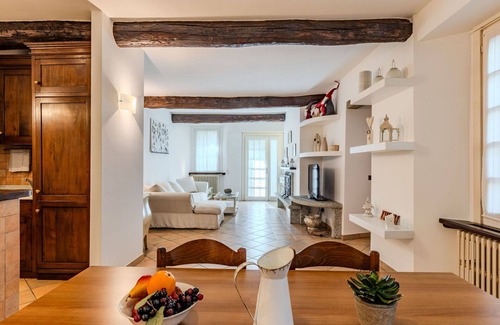 Lecco Apartment | Beautiful apartment for 4 people with WIFI, TV and terrace