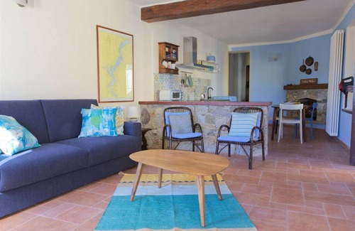 Meina Apartment | Beautiful apartment for 4 people with WIFI, TV, terrace and pets allowed