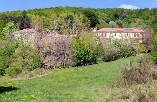 Albisola Superiore Apartment | Beautiful apartment for 5 guests with WIFI, TV, patio, pets allowed, panoramic view and parking