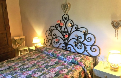 Gambassi Terme Other | Beautiful apartment for 4 guests with WIFI, pool, TV, patio and pets allowed, close to San Gimig.