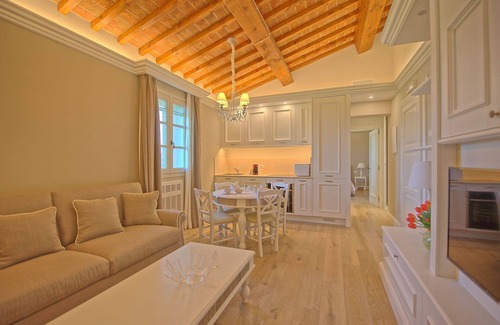 Vinci Apartment | Beautiful apartment for 6 people with WIFI, A/C, pool, TV and panoramic view