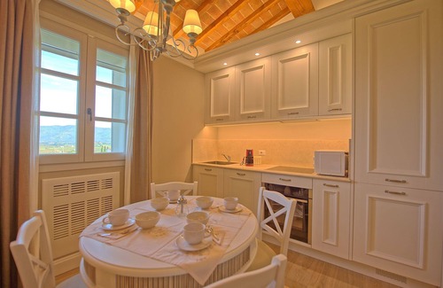 Vinci Apartment | Beautiful apartment for 6 people with WIFI, A/C, pool, TV and panoramic view