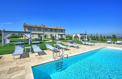 Vinci Apartment | Beautiful apartment for 6 people with WIFI, A/C, pool, TV and panoramic view