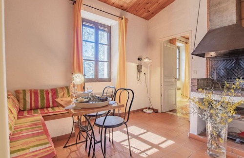 Puimichel Villa | Beautiful apartment in villa for 2 people with WIFI, patio, pets allowed and panoramic view