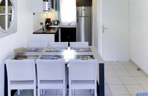 Saint-Palais-sur-Mer Apartment | Beautiful apartment for 6 people with hot tub, WIFI, pool, TV, balcony and pets allowed