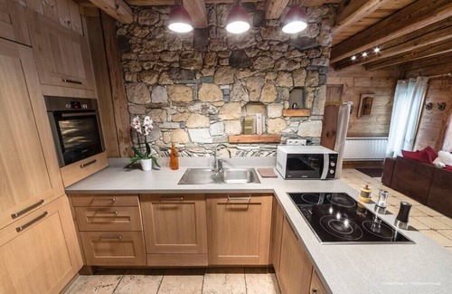 Val-d'Isere Apartment | Beautiful apartment in a chalet, ANCOLIE RDC