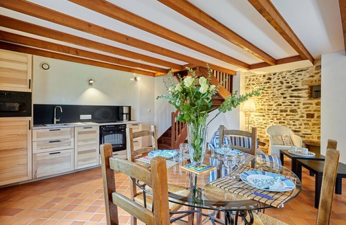 Savigny House | Beautiful apartment in villa for 3 people with WIFI, TV, patio and pets allowed