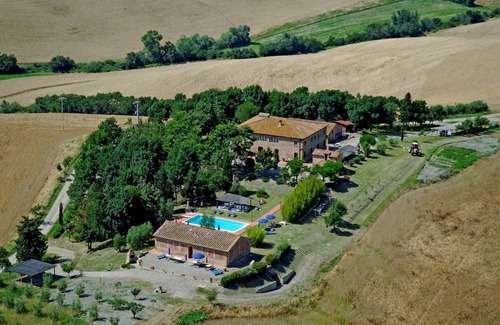 Peccioli Villa | Beautiful apartment in villa for 5 guests with WIFI, pool and panoramic view