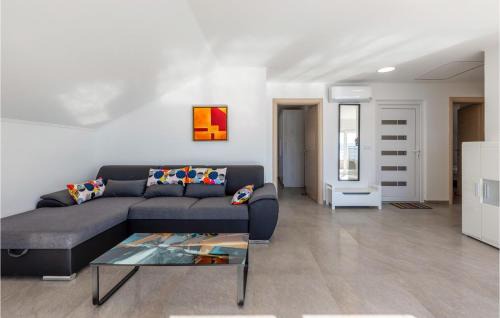 Povile Apartment | Beautiful Apartment In Povile With Wifi