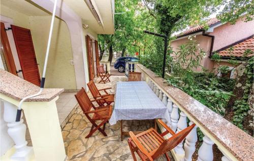 Povile Apartment | Beautiful Apartment In Povile With Wifi