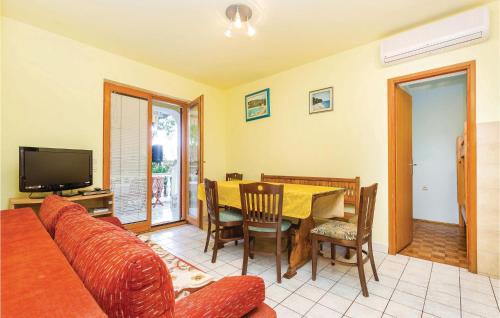 Povile Apartment | Beautiful Apartment In Povile With Wifi
