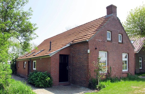 Bunde House | Beautiful apartment in villa for 14 guests with WIFI, TV, terrace, pets allowed and parking