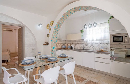 Eden Beach Villa | Beautiful apartment in villa for 5 people with A/C, WIFI, pool, TV and patio