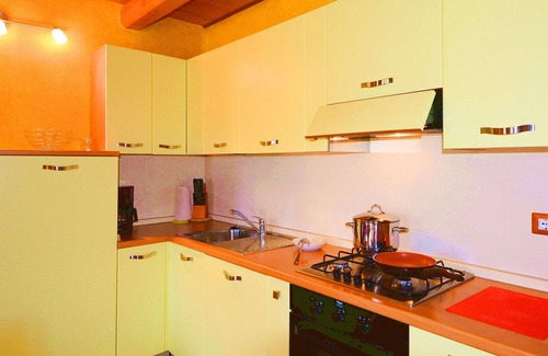 Peglio House | Beautiful apartment in villa for 6 guests with WIFI, TV and patio