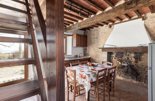 Arcidosso House | Beautiful apartment in villa for 6 people with patio, pets allowed and panoramic view