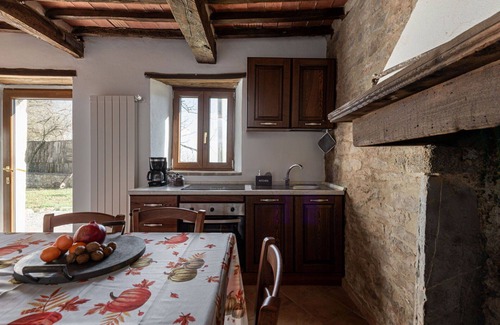 Arcidosso House | Beautiful apartment in villa for 6 people with patio, pets allowed and panoramic view