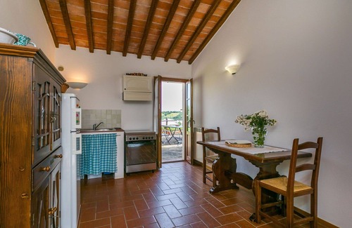 Cinigiano Villa | Beautiful apartment in villa for 2 guests with pool, A/C, WIFI, patio and panoramic view