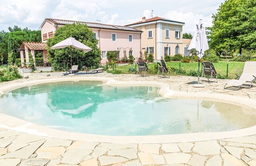 Fucecchio Apartment | Beautiful apartment for 2 people with WIFI, pool, A/C and pets allowed