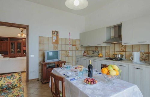 Montignoso Apartment | Beautiful apartment for 6 guests with WIFI, TV, patio and pets allowed