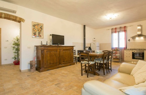Pomarance Villa | Beautiful apartment in villa for 7 guests with WIFI, A/C, terrace and pets allowed