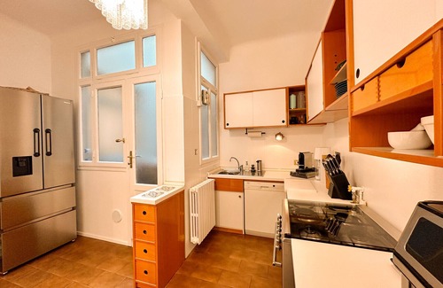 Como City Centre Apartment | Beautiful Apartment: Luminous and Serene in the Heart of Historic Como