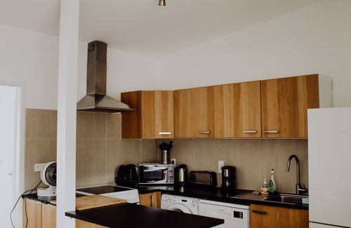 Vernon Apartment | Beautiful apartment on the banks of the Seine at Vernon Giverny sleeps 4