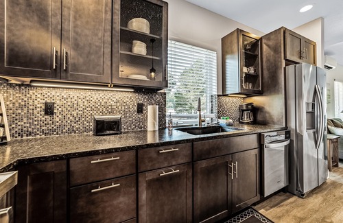 Gold Beach Apartment | Beautiful apartments with fireplace, partial ocean views, washer/dryer, grill
