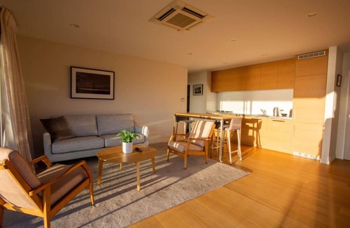 Redcliffs Apartment | Beautiful Balmoral Hill Apartment