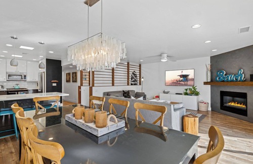 Santa Ana Heights House | Beautiful beach house 1 house from the sand, AC, Parking, Bikes, and Beach Gear!