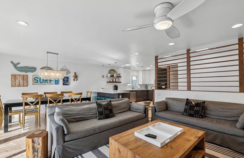 Santa Ana Heights House | Beautiful beach house 1 house from the sand, AC, Parking, Bikes, and Beach Gear!