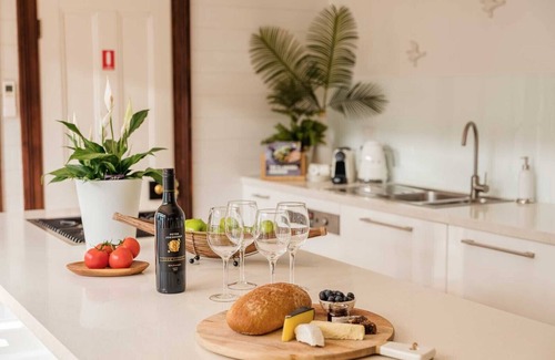 Kiama House | Beautiful beach house sleeping up to 8 people - 2 minutes from beach