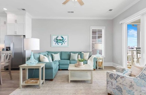 Emerald Isle Apartment | Beautiful beach views with top floor living area. Professionally decorated. Walkable to shops and attractions.