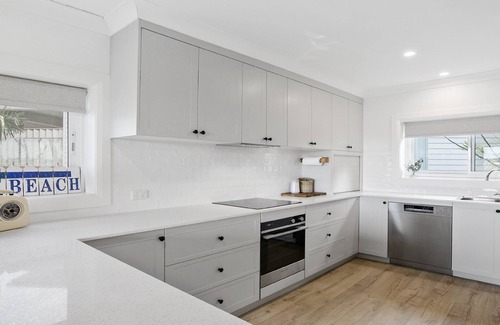 North Avoca House | Beautiful beach views in popular North Avoca location