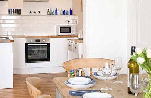 Seaford Apartment | Beautiful beachfront apartment with amazing uninterrupted sea views!