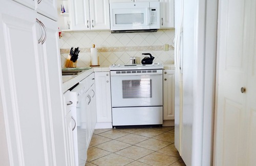 Makaha Condo | Beautiful Beachfront Corner Unit Condo with wraparound lanai