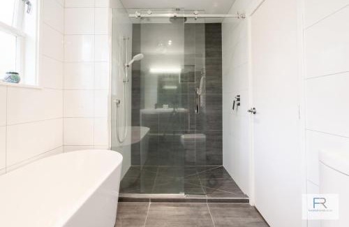 Birkenhead House | Beautiful Birkenhead Home (Furnished Rentals)