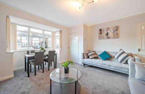 Birmingham House | Beautiful Birmingham 4 Bed Home - Weekly & Monthly Bookings