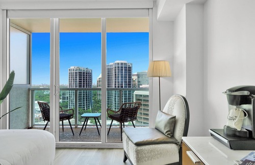 Coconut Grove Apartment | Beautiful Blue Gold Studio Ocean View