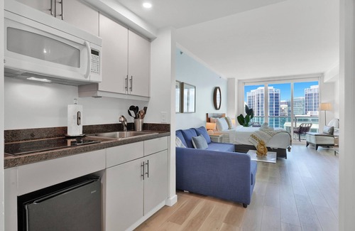 Coconut Grove Apartment | Beautiful Blue Gold Studio Ocean View