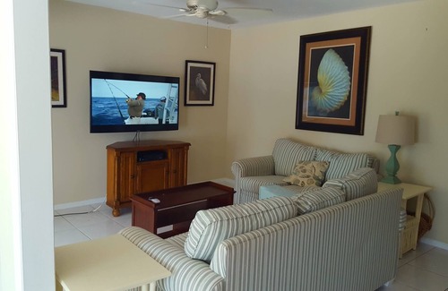 Marathon House | Beautiful Bold Oceanfront Location --- Wonderful views and great privacy !