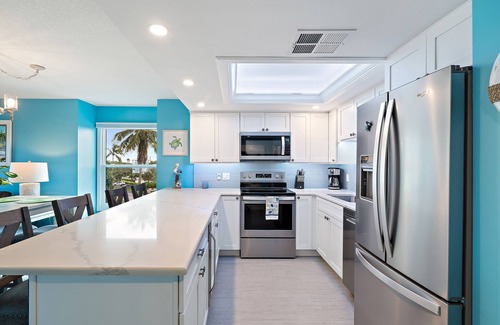 Stuart Condo | Beautiful bright, updated 2 bedroom, 2 bath oceanfront condo spectacular views!