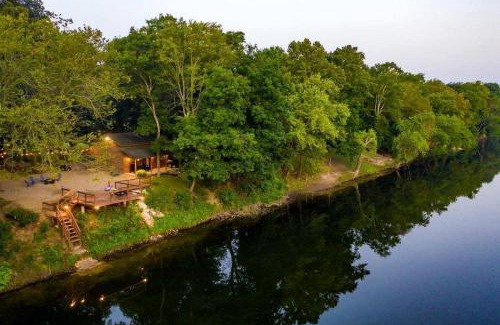 Broken Bow House | Beautiful Broken Bow Cabin with Private River Access