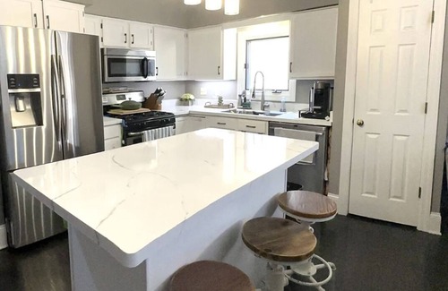 The Gap House | Beautiful Bronzeville Home with Gym & Yard