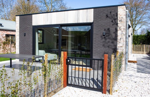 Baarland House | Beautiful bungalow on vacation park by the sea